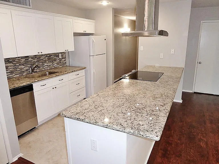 4406 Kinloch Dr — Photo 6