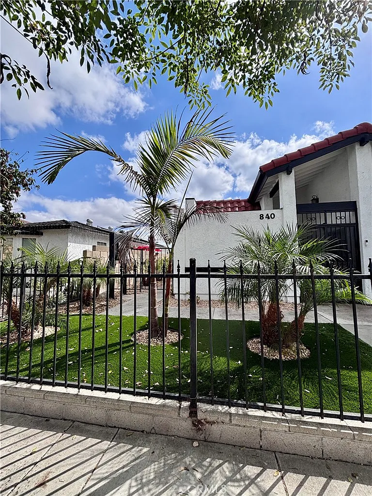 2 bed, 850 sqft, $2,600 — Photo 4