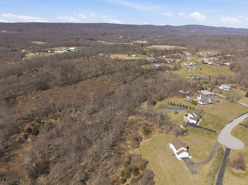 136 Wantage Ave — property view