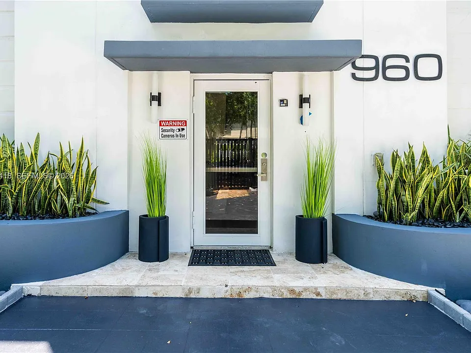 960 Jefferson Ave #205