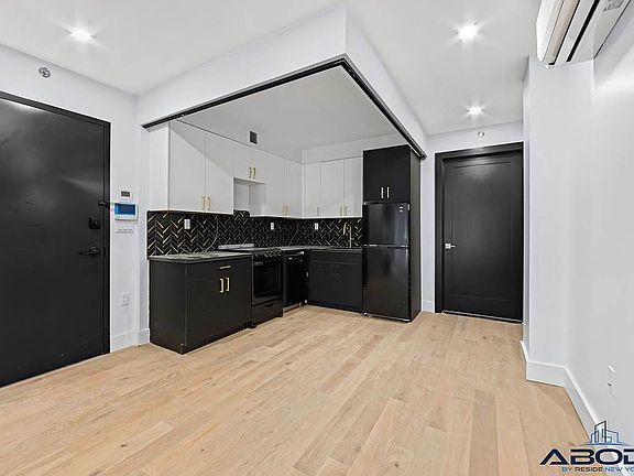 4th image of 154 Lenox Rd #8H