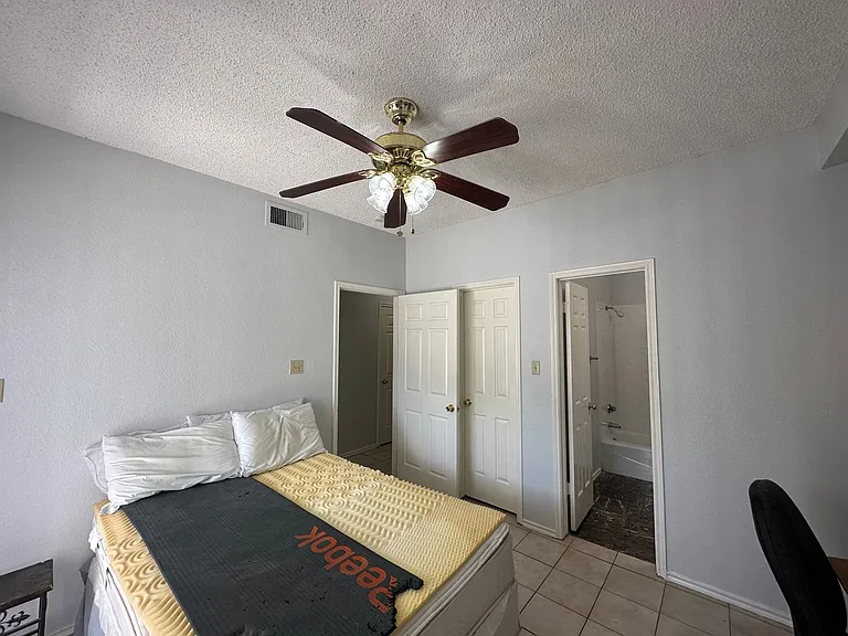 914 W 26th St #105 — Photo 15