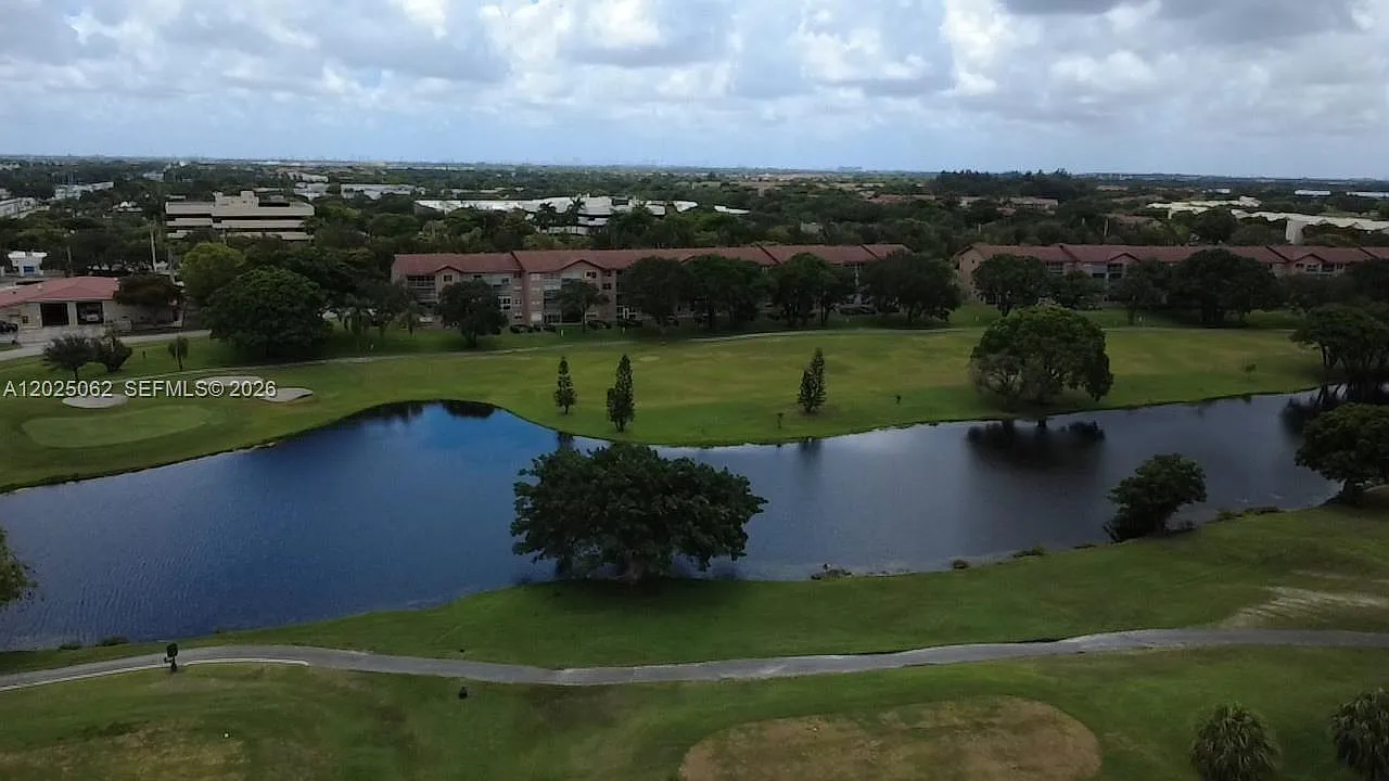 New Hampton At Century Vi — Photo 1