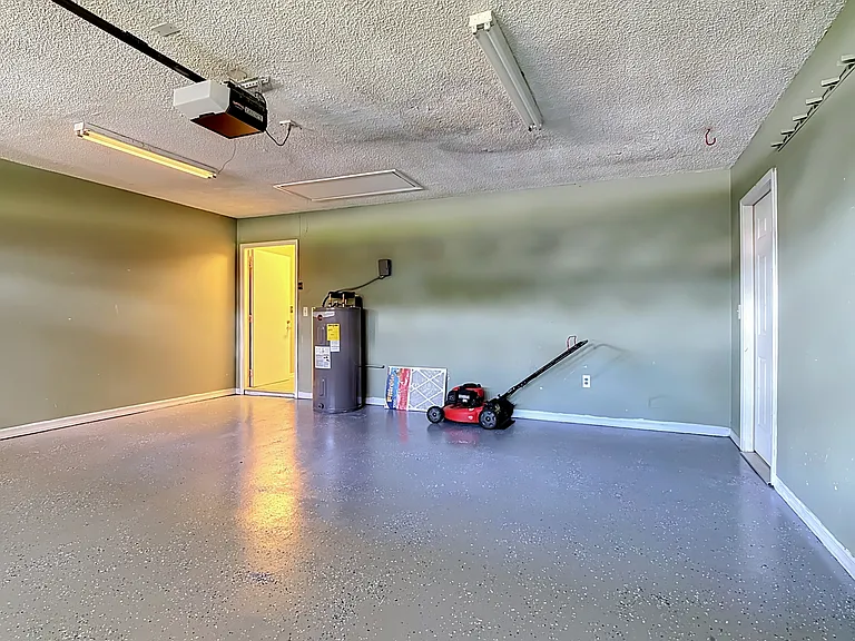 2108 Jonathan Ln — Photo 28