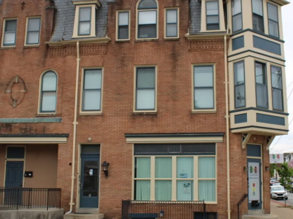 202 E King St #4