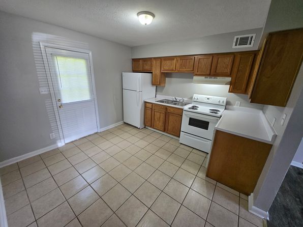 107 Robbins Dr #18