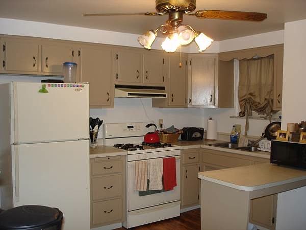 2nd image of 226 Vine St