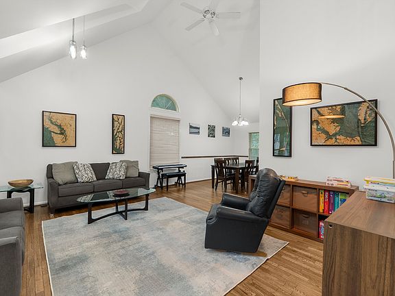 4th image of 3044 Emerald Chase Dr