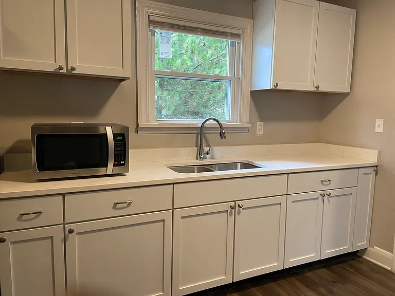2555 Oak Grove Pl — Photo 2