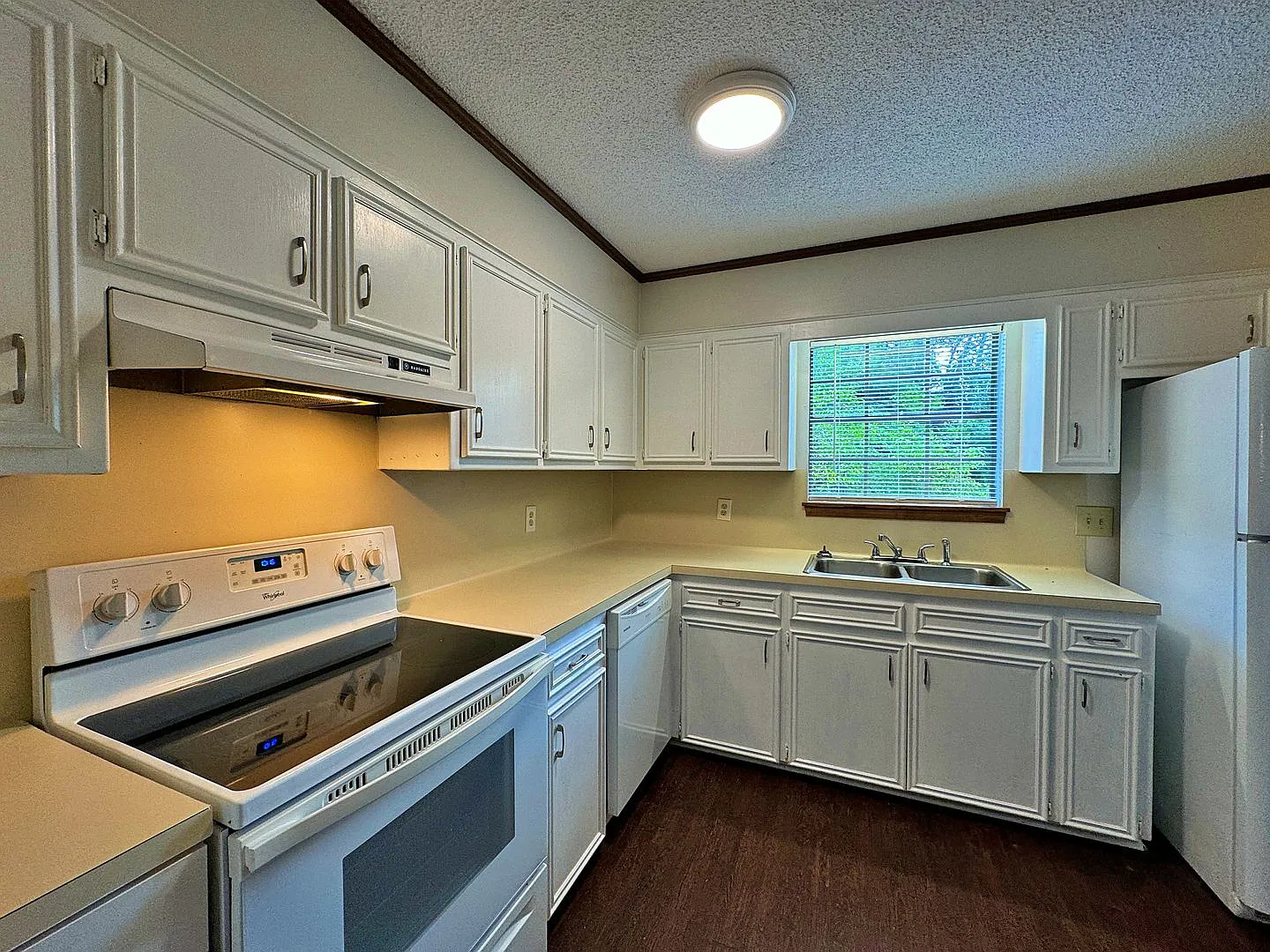 2 Bedroom Townhome in Capital Heights — Photo 2