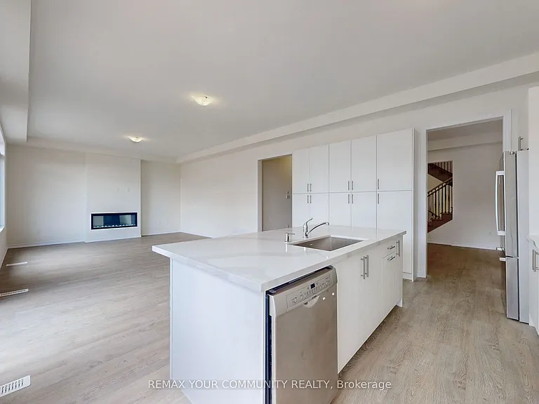 105 Halldorson Ave — Photo 13