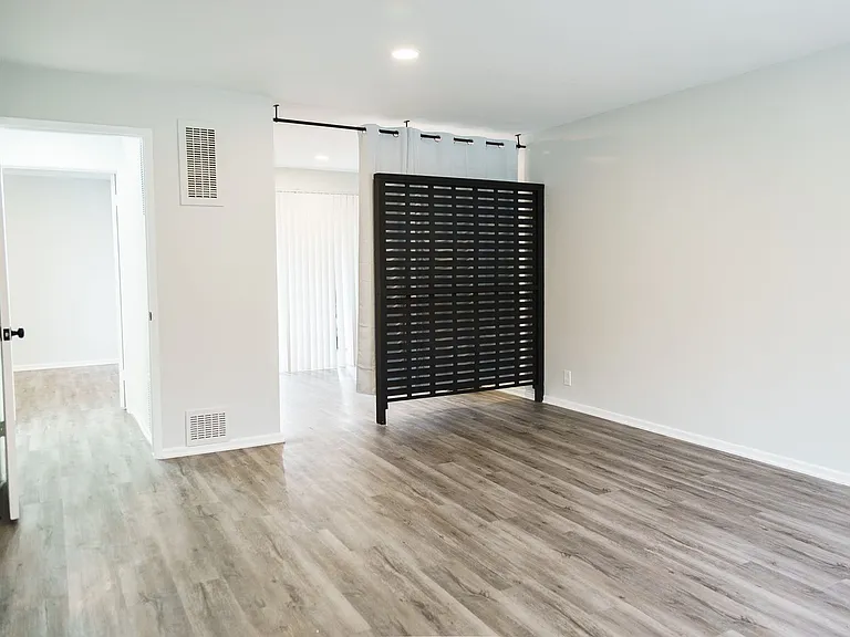 18407 Dearborn Street — Photo 25