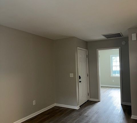 5th image of 111 Susan Dr #B