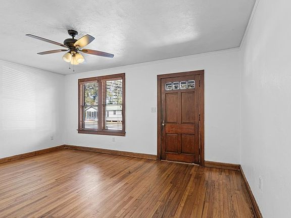 4th image of 396 NW Hillsboro St