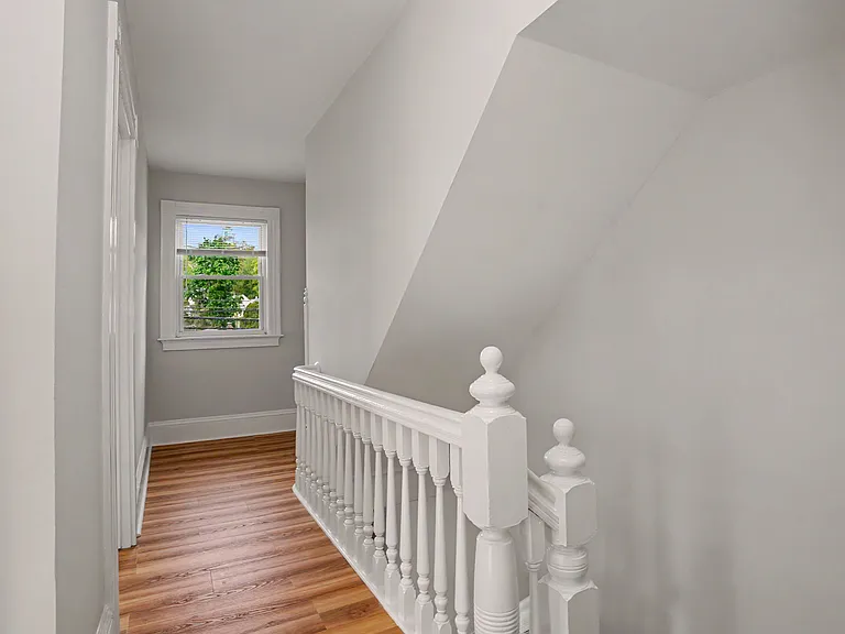156 Hawthorne Ave — Photo 14