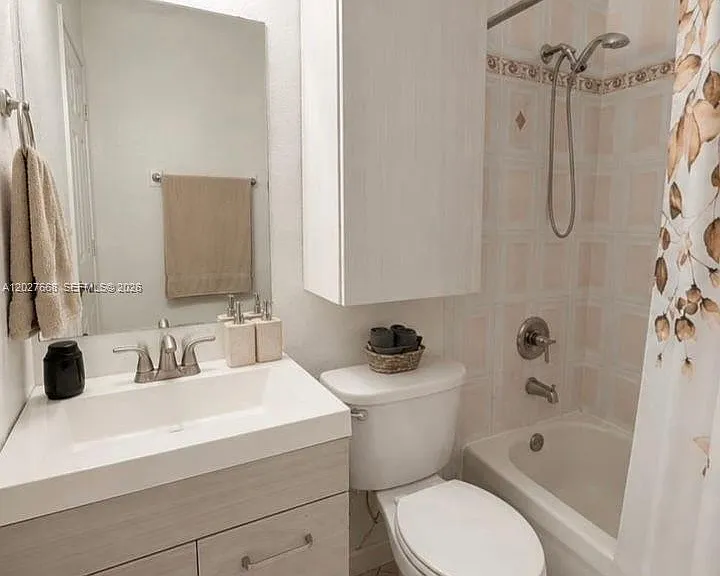 340 E 5th St #202 — Photo 17