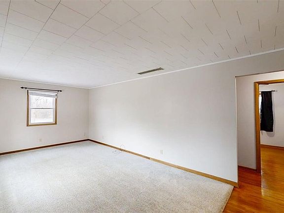 4th image of 605 Douglas St