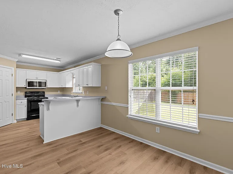 7598 Pleasantville Way — Photo 17