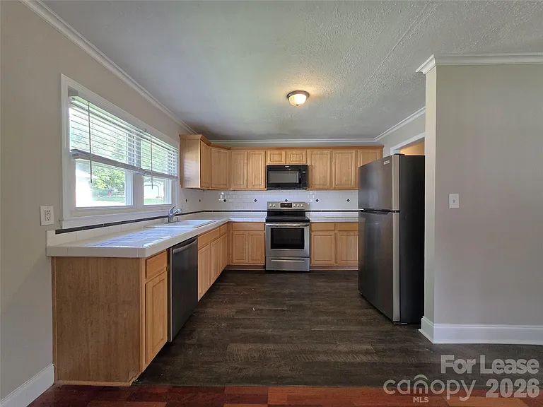 1052 Rembrandt Dr SW — Photo 4
