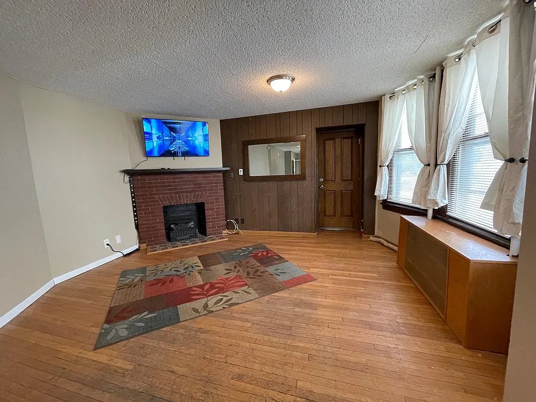 4 bed, 1250 sqft, $2,200 — Photo 4