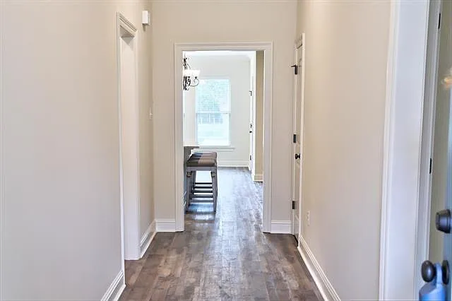 740 Jackson Ct — Photo 2