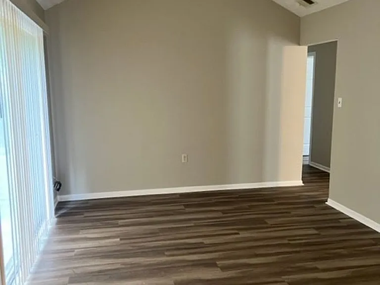 18 Friar Tuck Dr — Photo 3