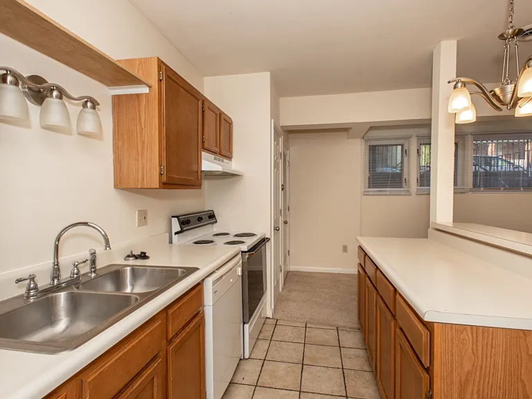 Walk to UC & UC Medical | 1BR/2BR Apartments — Photo 49
