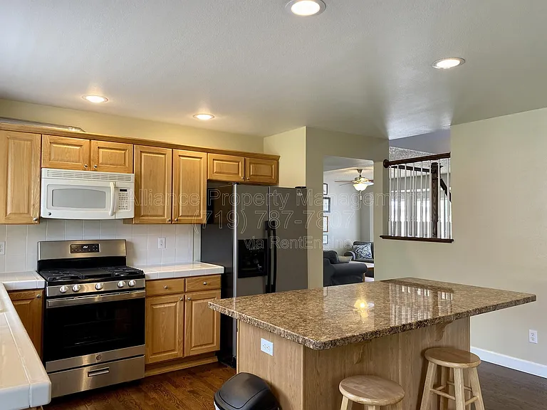 2825 Dristol Dr — Photo 9