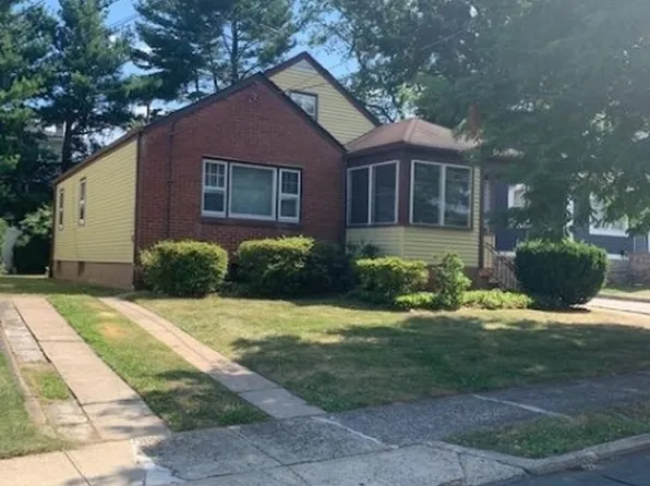 74 Krakow St, Garfield City, NJ 07026