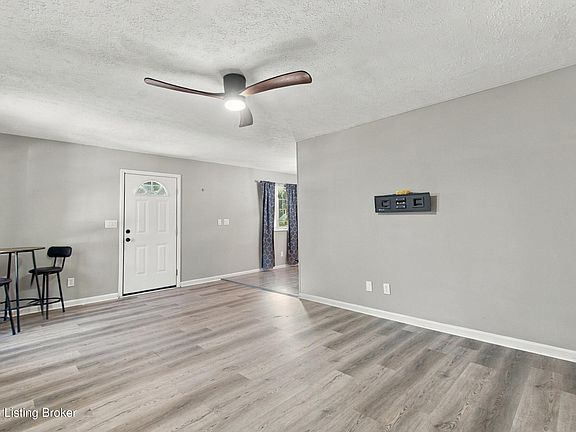4th image of 3008 Treeview Ct