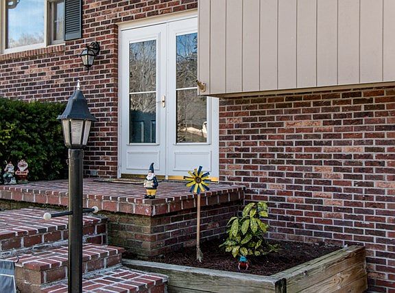 2nd image of 402 Brookhill Dr
