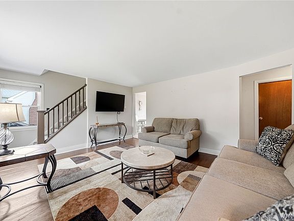 5th image of 151 Cloverside Dr