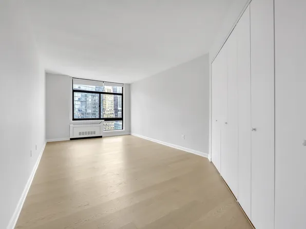 303 East 43rd Street image 6 of 16