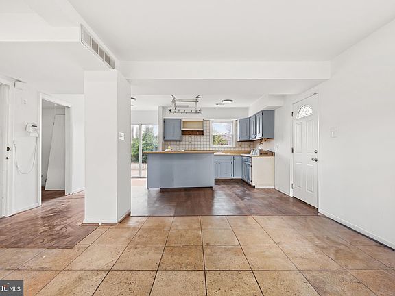 3rd image of 312 Garden Gate Ln