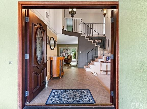 3rd image of 2060 Palisades Dr