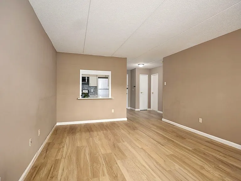 2 Consulate Dr #1J — Photo 8