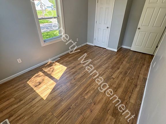 4th image of 710 Ames St APT 1