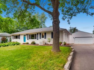 941 Oriole Dr, Apple Valley, MN 55124