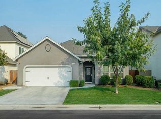 7386 N Lacey Dr, Fresno, CA 93722