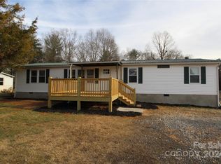 8810 Spring Meadow Dr, Hickory, NC 28601