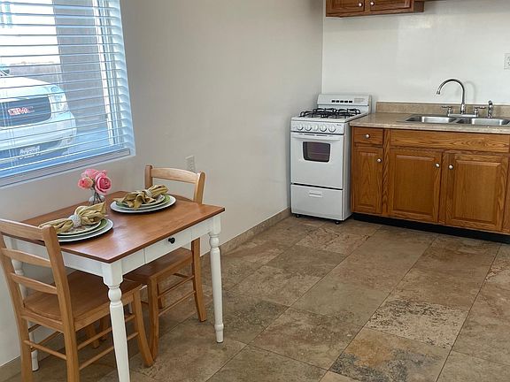 5th image of 330 W 12th St #330