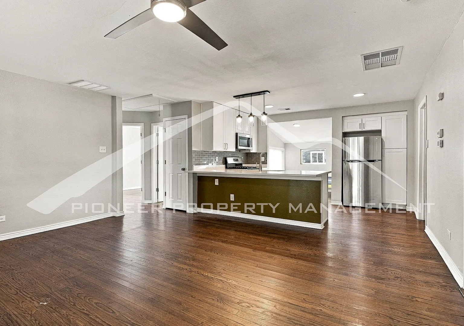 Spacious Home with Washer/Dryer and Fenced Yard — Photo 3