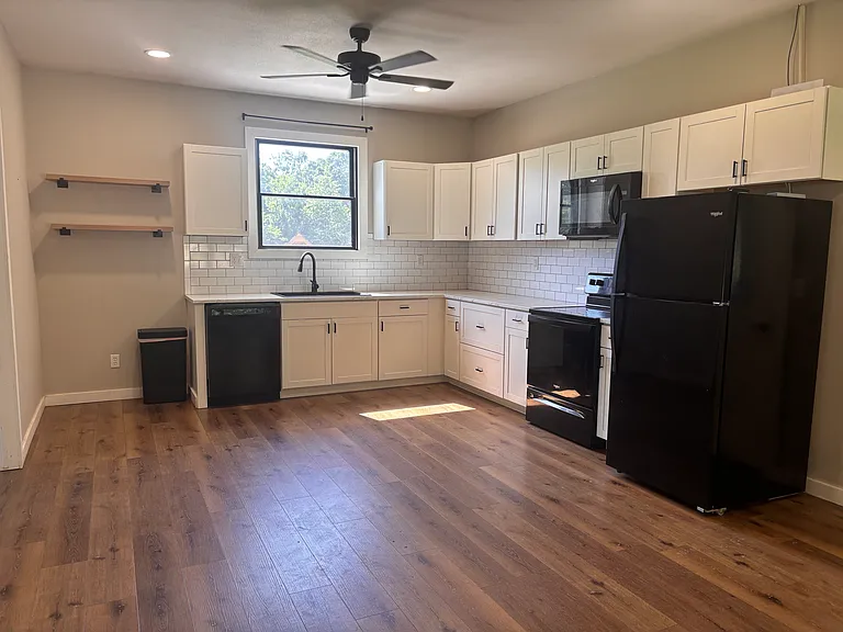 Panda Rd — Photo 2