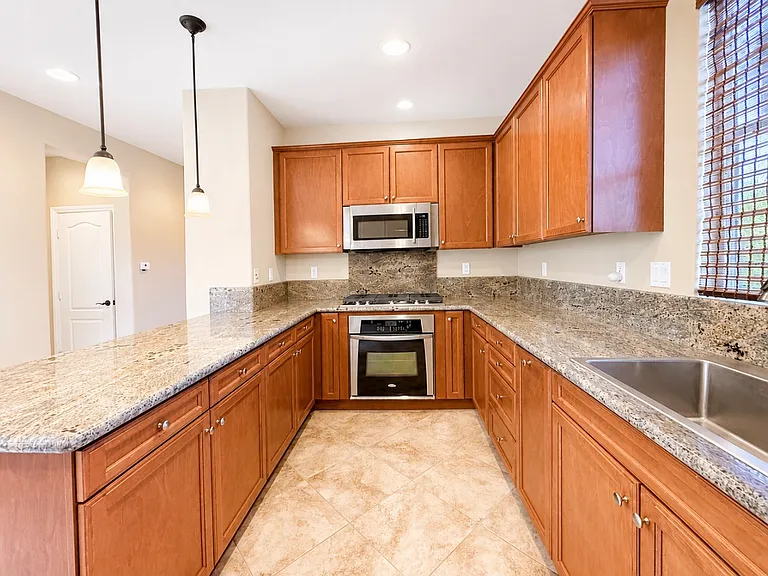 8404 Katherine Claire Ln — Photo 4