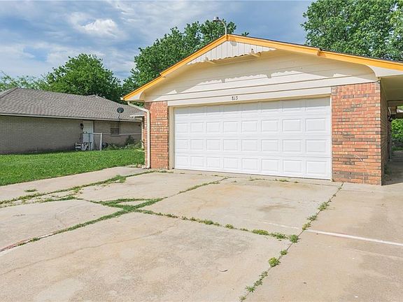3rd image of 813 Eagle Dr