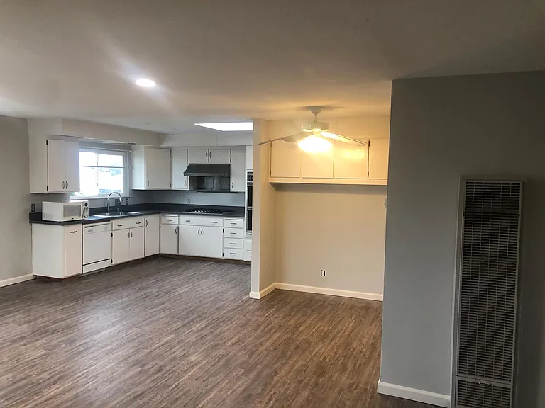 1041 Connecticut St #B — Photo 3