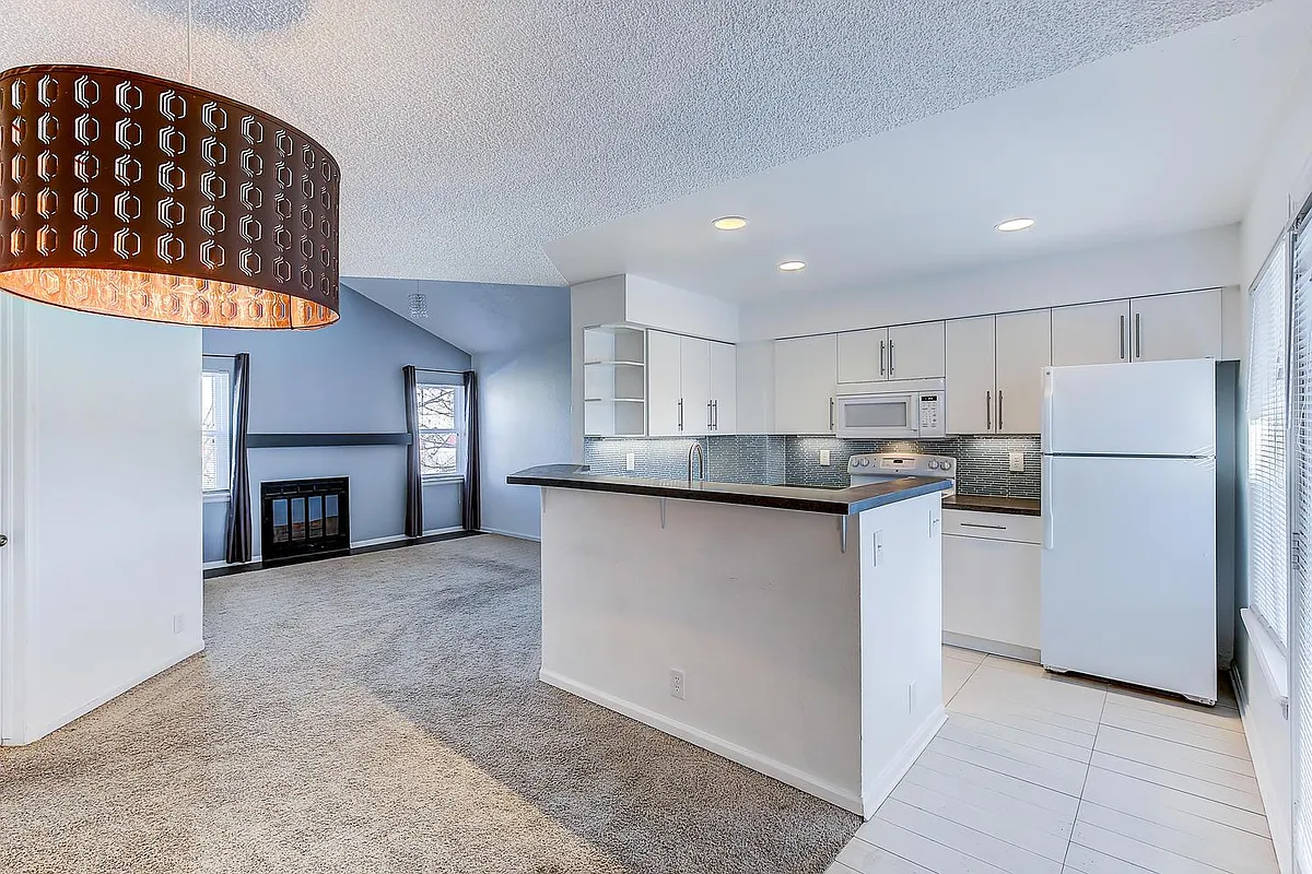 Building Photo - 2 Acoma St #6