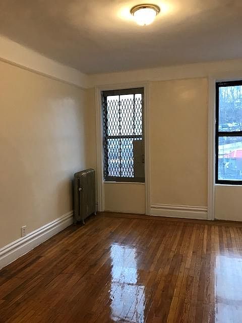 2nd image of 500 E 187th St