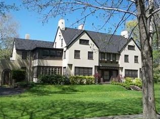 2200 Devonshire Dr, Cleveland Heights, OH 44106