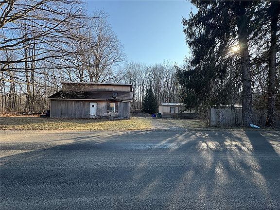 5th image of 367 Studebaker Rd